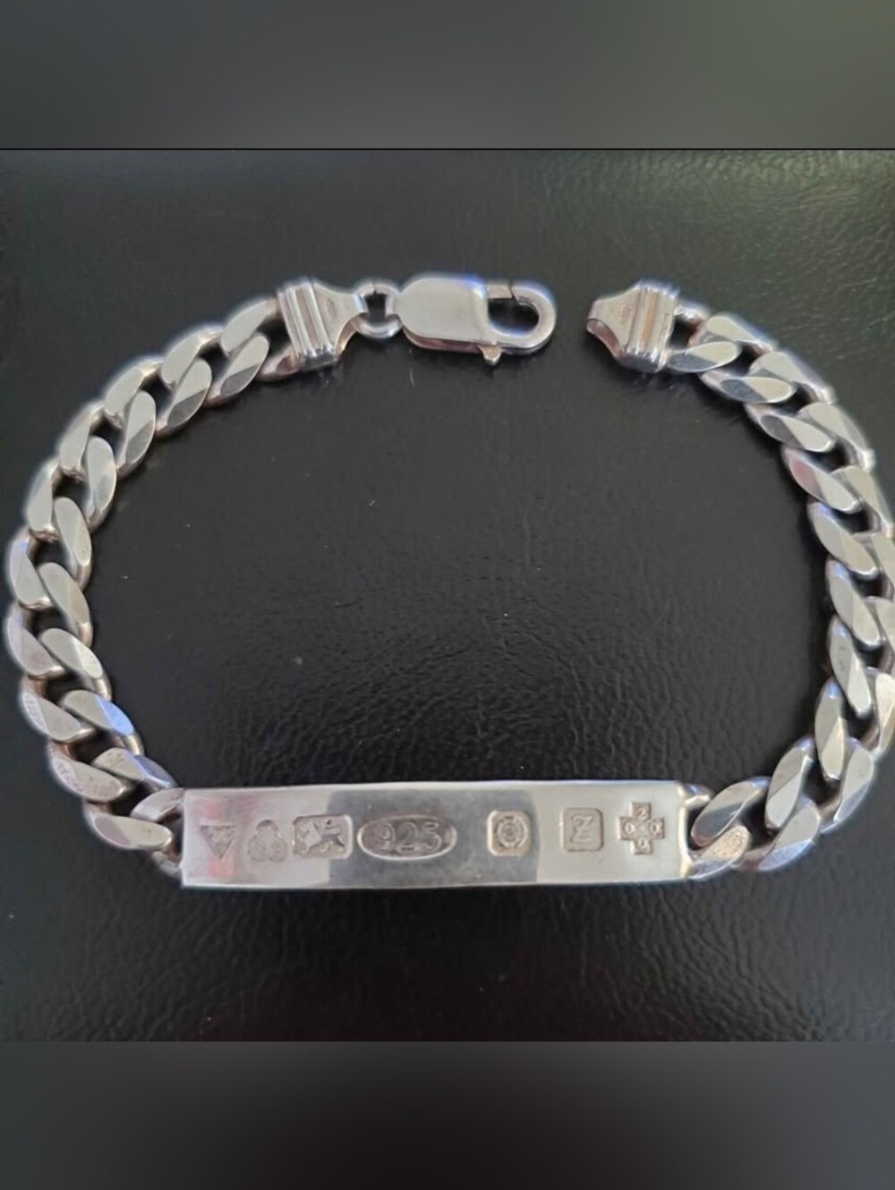 Italy 925 Sterling  Bracelet ,  25.6 grms, 8mm And 8" Long Excelllet Condition